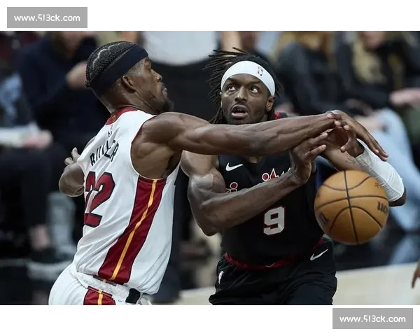 热火两年 2400 万锁死米切尔!季后赛高效铁闸助巴特勒冲冠 热火两年 2400 万锁死米切尔!季后赛高效铁闸助巴特勒冲冠