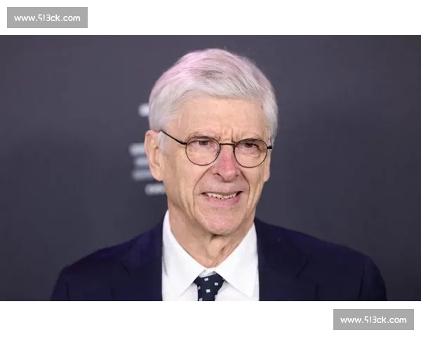 国际足联总监温格探访曼城世俱杯训练营 传奇教头与瓜帅师徒重逢掀热议 国际足联总监温格探访曼城世俱杯训练营 传奇教头与瓜帅师徒重逢掀热议