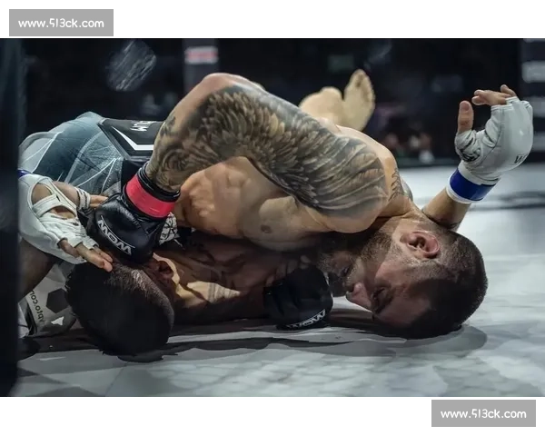 托普里亚:UFC 双冠王的精准预言与暴力美学 托普里亚:UFC 双冠王的精准预言与暴力美学